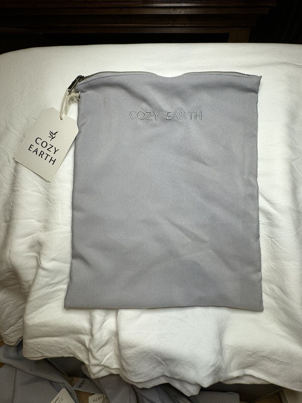 NWT Cozy Earth Gray Or Cream Colored Zippered Protective Dust Bags
